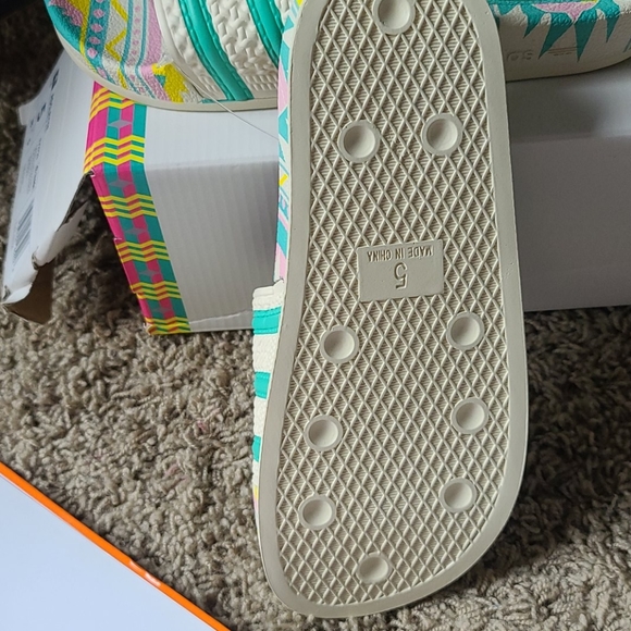 Adidas slides - Picture 4 of 4